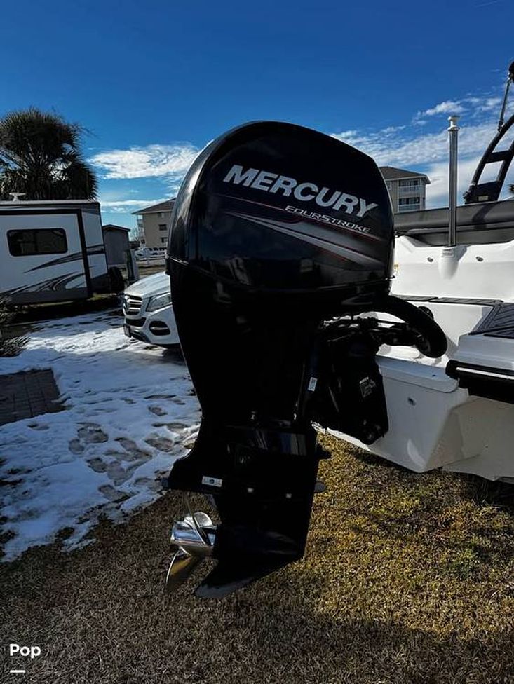 2018 Sea Ray 210 spx
