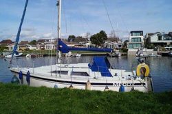 1983 Moody 27  Twin Keel