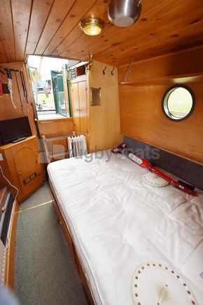 Bedroom aft