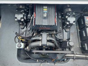 Rinker Fiesta Vee 266  - Engine