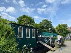 House boat