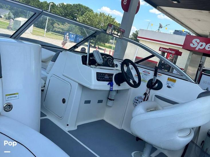 2015 Bayliner 215 br