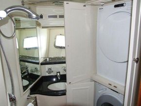 Twin guest / Day head shower/ laundry