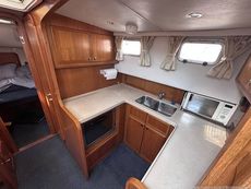 2001 Aquastar 38