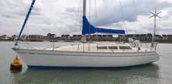 1985 Jeanneau Sunrise 34 with wheel steering and a lifting keel