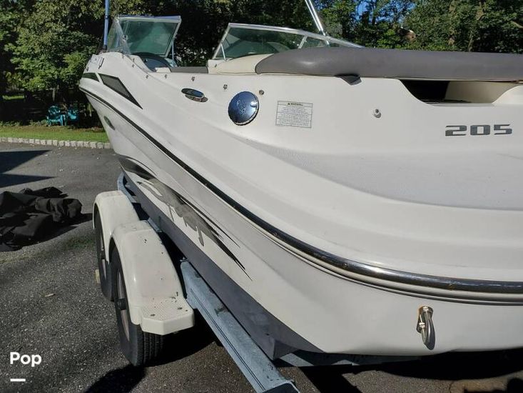 2011 Sea Ray 205 sport