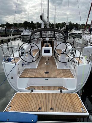 2021 Bavaria Cruiser 34 style