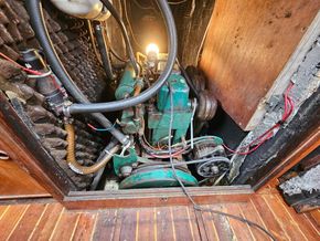 Westerly Discus 33  - Engine