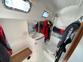 Beneteau Oceanis 323 Clipper  - Heads