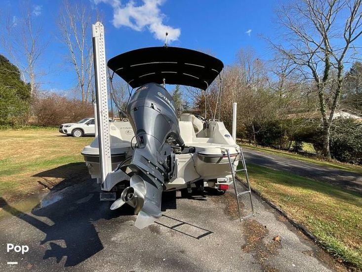 2016 Stingray 212 sc