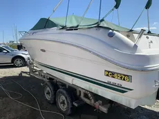 2001 Sea Ray 225 Weekender