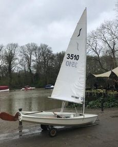 Solo sailing dinghy