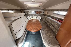 Sealine S28 - table in cabin