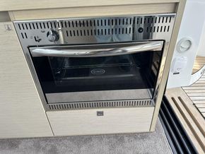 2022 Jeanneau NC33 18