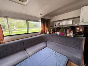 Saloon berth