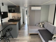 2022 La Mare Houseboat Modern 11