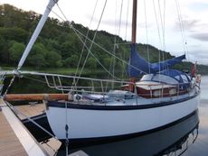 HILLYARD 9 TON 33' OF CLASSIC YACHT £14750 recent engine