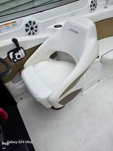 2010 Rinker Captiva 246