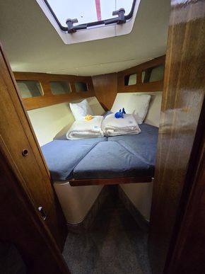 V berth