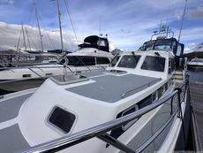 2001 Aquastar 38