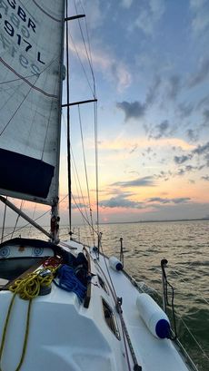 Beautifully maintained Dufour 32 Classic wheel steering shoal draft