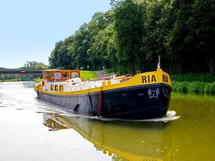 Residential cruising Luxe motor "RIA"