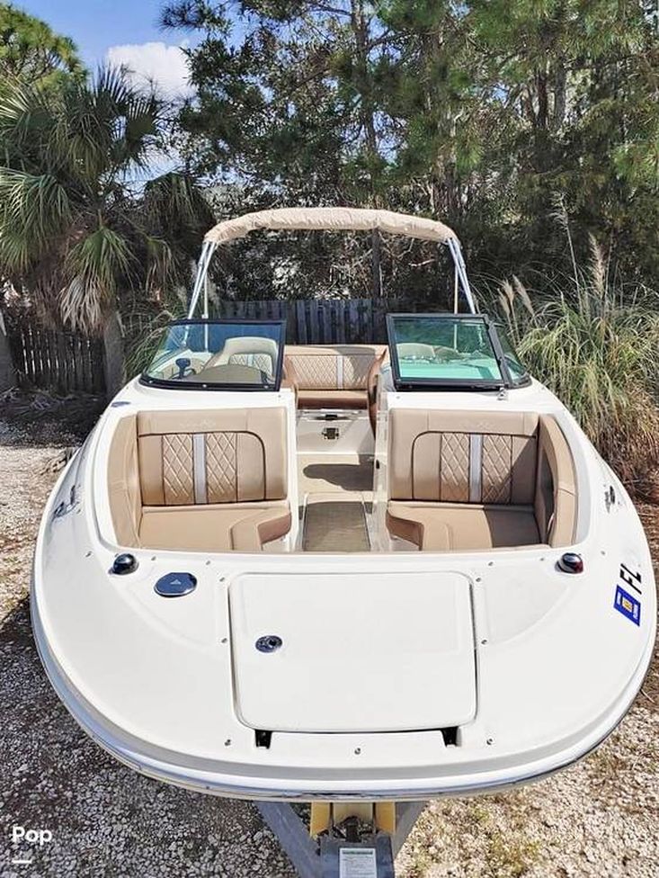 2017 Sea Ray 220 sdx