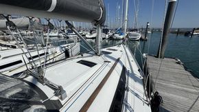 2010 Beneteau Oceanis 34 5
