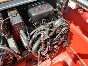 Triana Tropica 25  - Engine