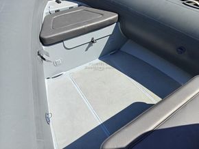 Highfield 640 DL  - Foredeck