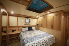 BESPOKE BOAT CO 65ft WIDEBEAM