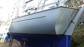 Halmatic 30 MkII Cutter rigged Sailing Yacht - Hull Close Up