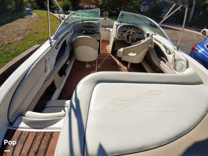 2003 Sea Ray 220 bow rider