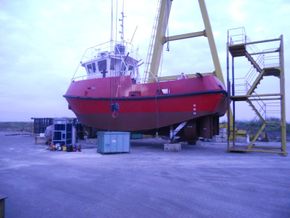 Small tug boat, mooring boat, supply boat for sale