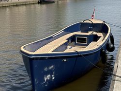 Luxury natural teak design boat. Aquila 7.5