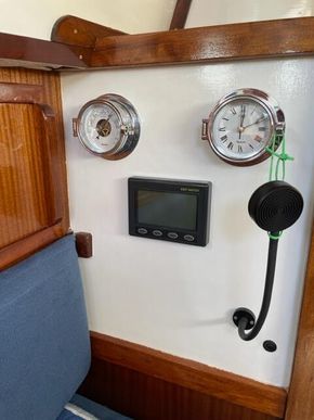 Navtex and barometer/ clock