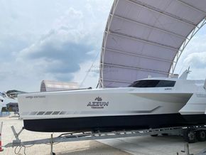 Passenger Vessel Day Cruiser Flybridge - Bow
