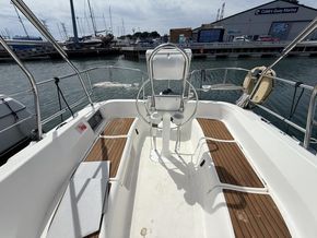 2006 Hunter/Legend 31 Bilge Keel 12