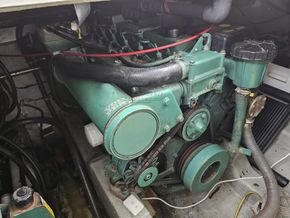 Birchwood 360 Challenger FLYBRIDGE - Engine