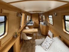 Sallon aft to Galley