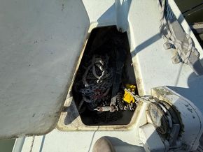 Hunter Pilot 27  - Anchor Locker