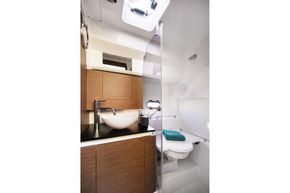 Jeanneau Cap Camarat 10.5 WA - toilet compartment