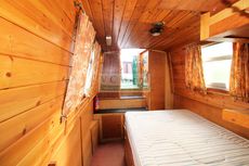 45ft Semi-Traditional stern