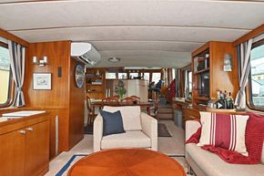 Salon main deck