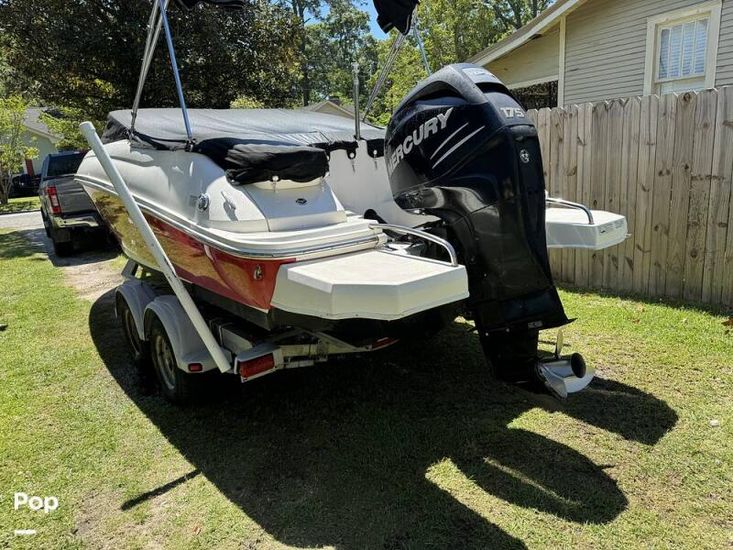 2017 Sea Ray 220 sdx