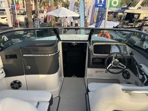 2025 Regal LS6 bowrider 18