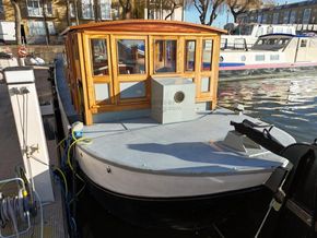 Dutch Barge 17m with London mooring  - Stern