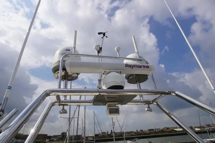 2005 Four Winns Horizon 240