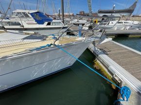 Bavaria 350 Sportline - Bow