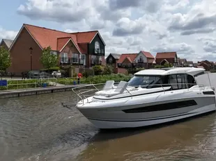 2017 Jeanneau NC 33